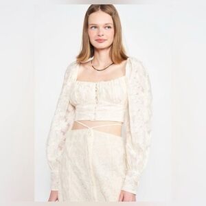 En Saison Cropped Floral Creme Blouse NWT